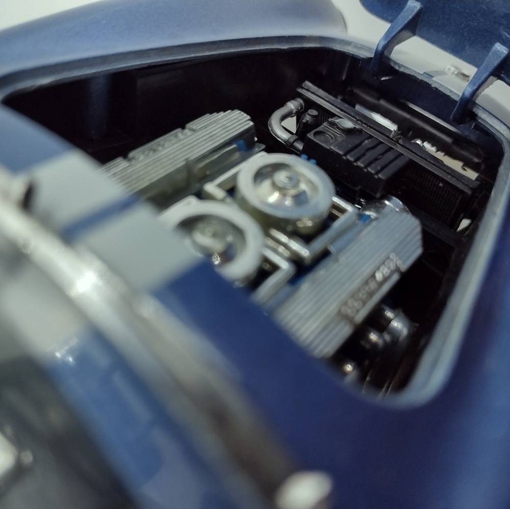 Shelby Cobra Convertible 1964 1:18 scale - Picture 2 of 7